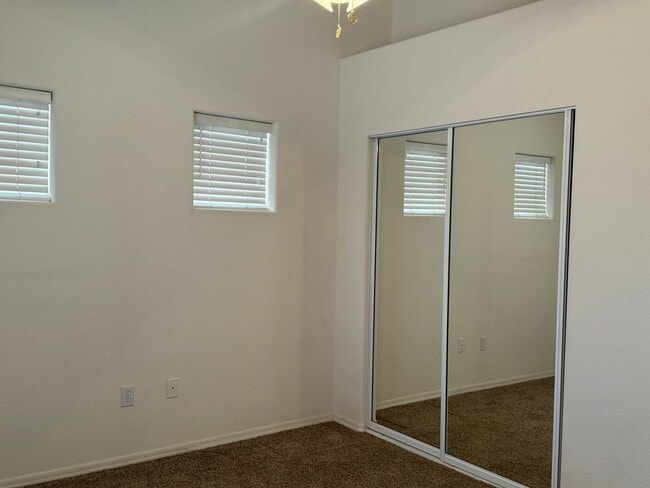 Building Photo - Rental