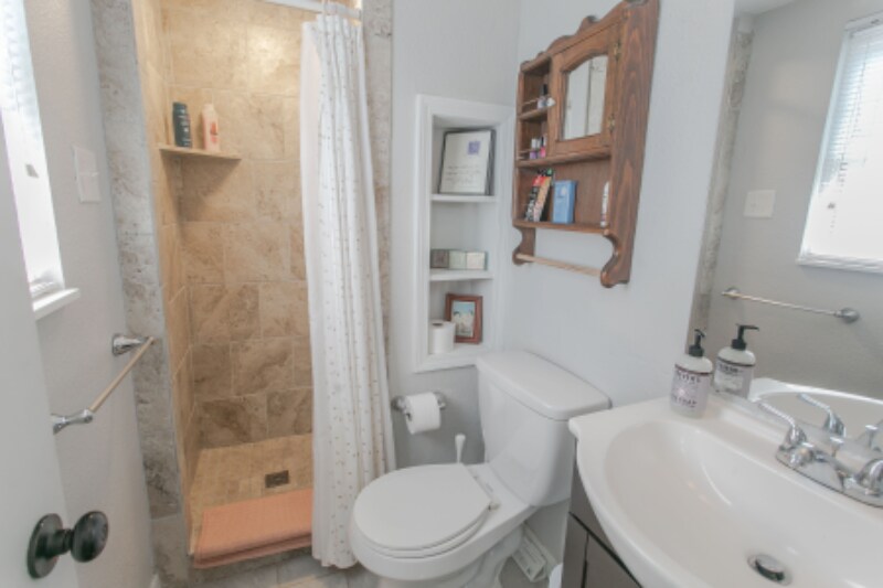 Building Photo - 3405 NW 25th St