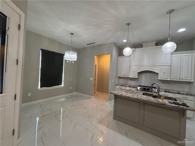 Building Photo - 2601 Tulipan Ave