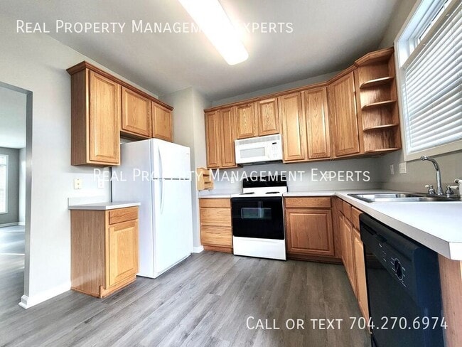 Building Photo - 138 Sun Ridge Dr