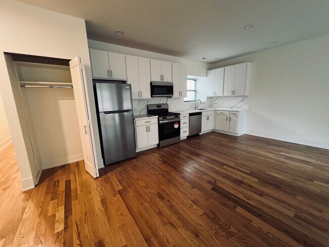 Building Photo - New Renovation 2 BR/2 BA right by the lake!