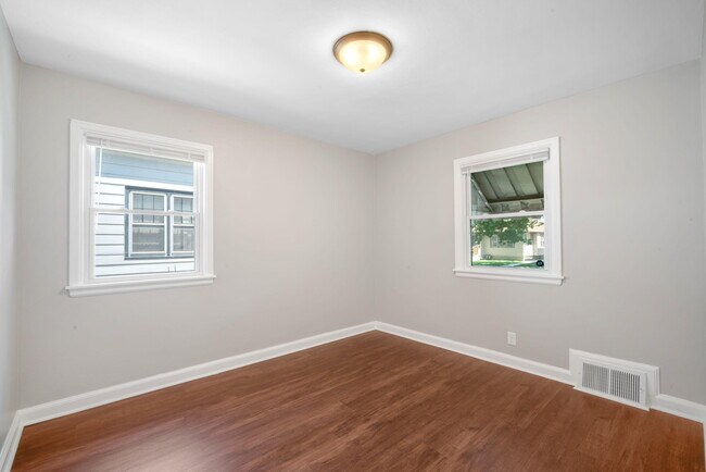 Building Photo - 3731 N 39th St