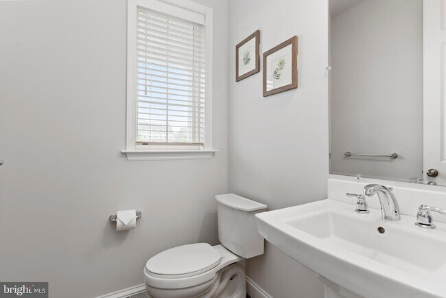 Building Photo - 48 Meadow Creek Ln