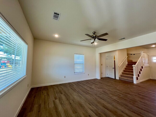 Building Photo - 5122 Bonnell Ave