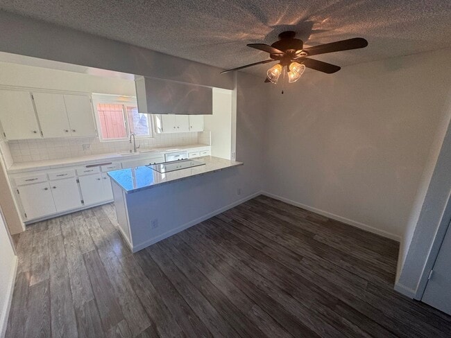 Building Photo - Spacious Ventura Keys Condo- Enjoy The Beach Life!