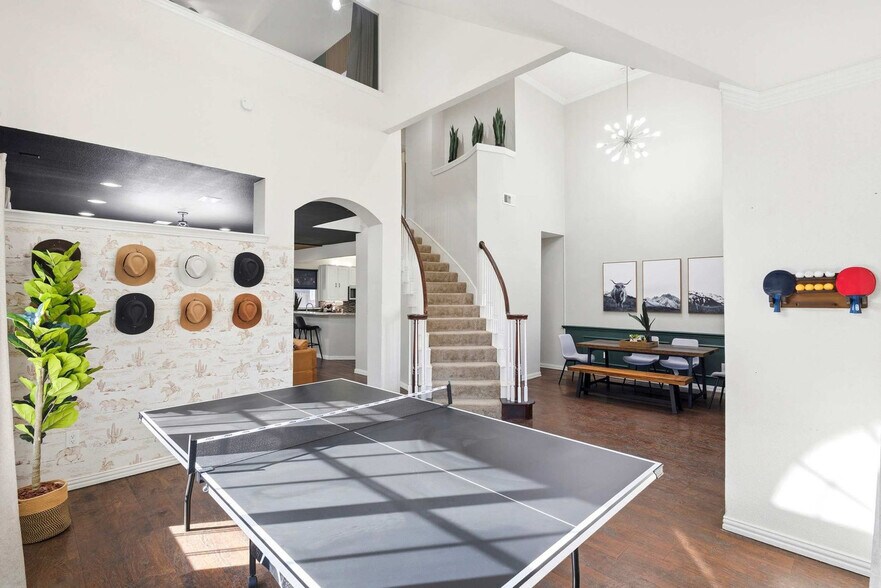 Building Photo - 5717 Christy Ln