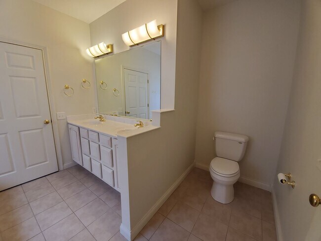 Building Photo - Beautiful Home in Saint James Woods