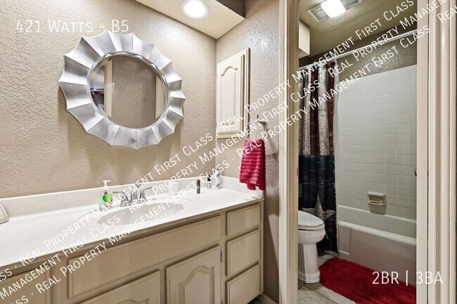 Building Photo - 421 Watts-B5