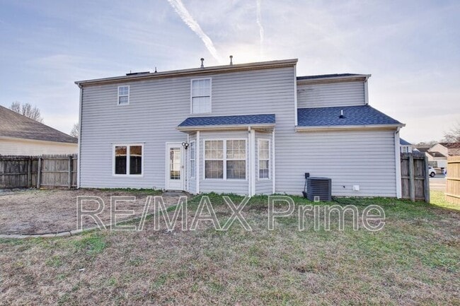 Building Photo - 214 Jouster Way