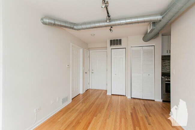 Building Photo - 2520 W Leland Ave