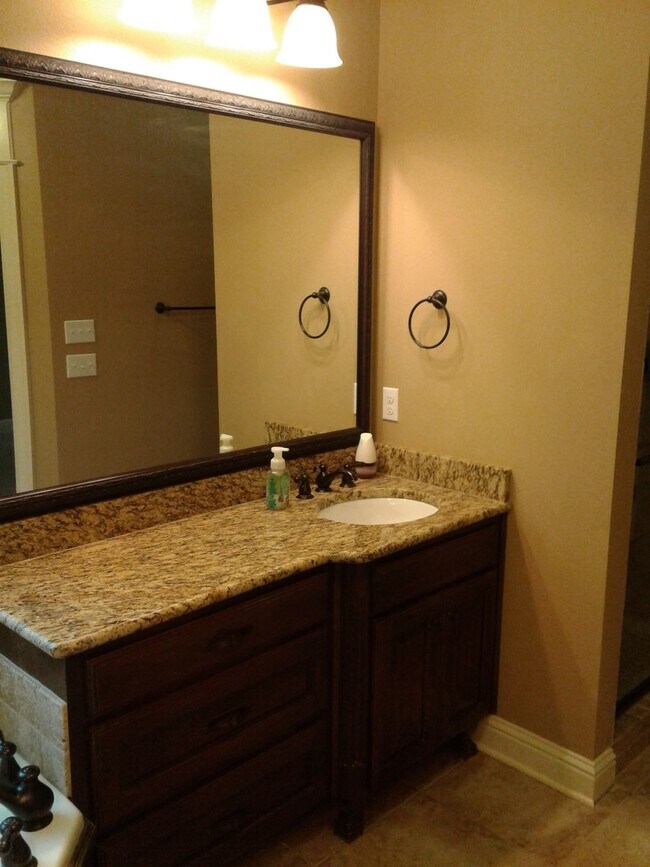 Building Photo - ** BEAUTIFUL 3/2 HOME IN TIBURON **