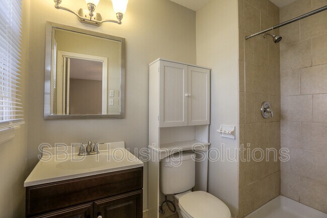 Building Photo - 6720 E 134th St