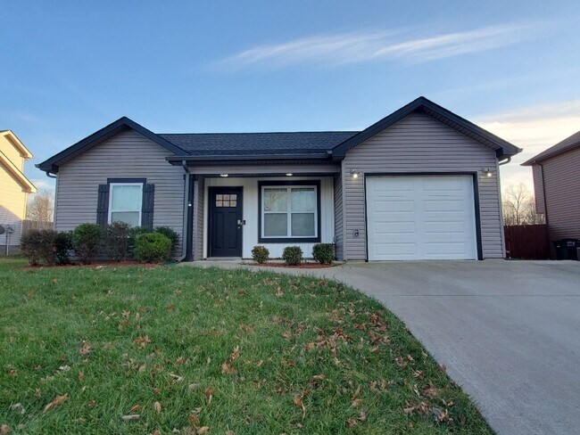 Building Photo - 3 Bedroom 2 Full Bath Dog Friendly Home For Rent!