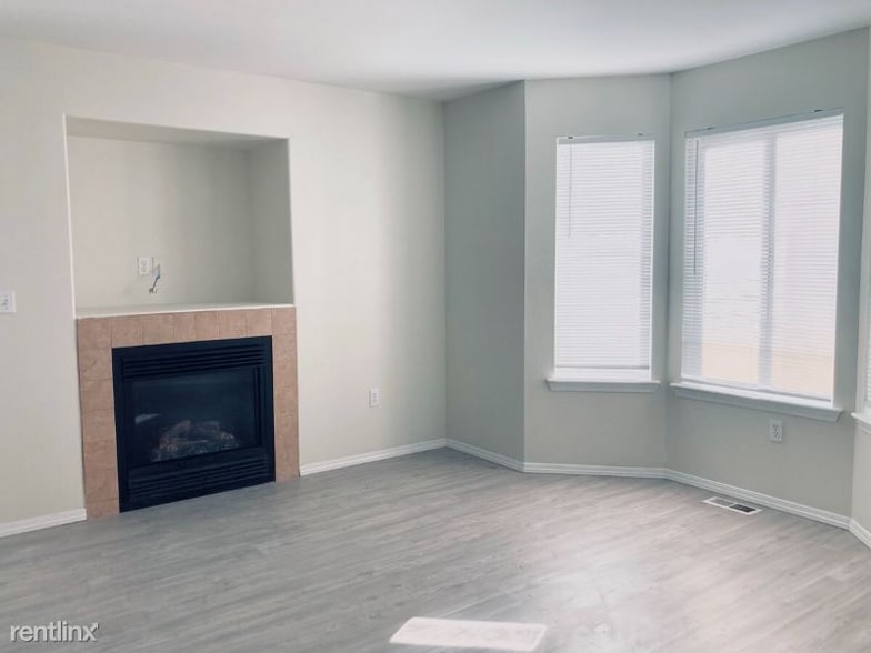 Building Photo - 11719 E Mansfield Ave