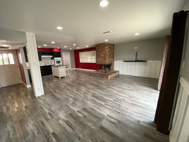 Building Photo - Coming Soon! Spacious 4-Bed, 2-Bath Country Home with Pool, Spa, and More!