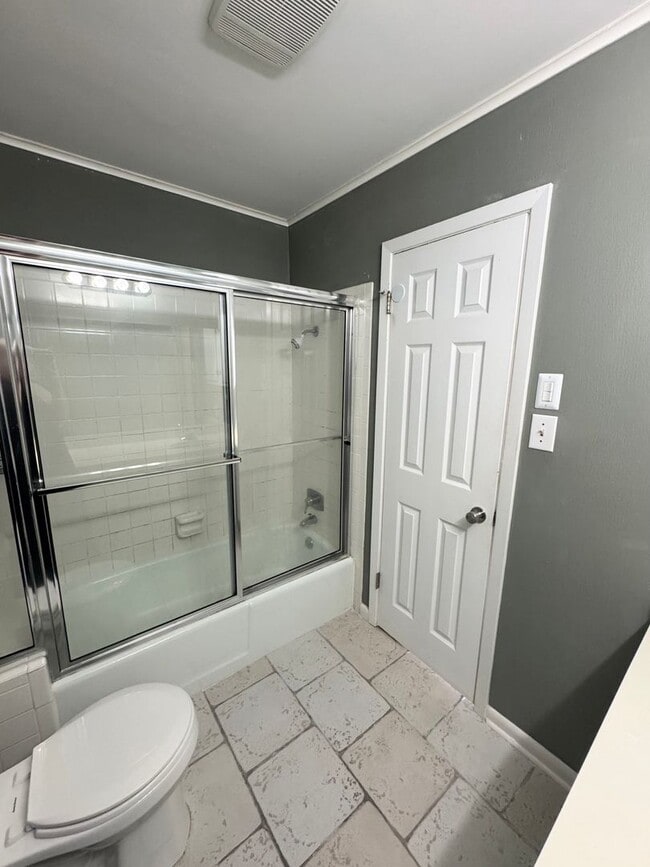 Building Photo - Broadmoor / Anderson Island Area