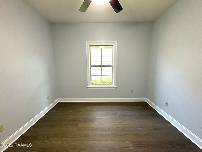 Building Photo - 120 Mirada Ln
