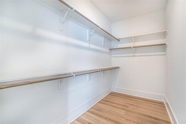 Building Photo - 5710 Roselane St