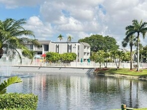 Building Photo - 5201 Geneva Ct