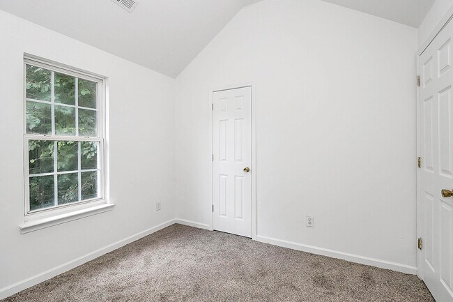 Building Photo - 1215 McAllister Dr