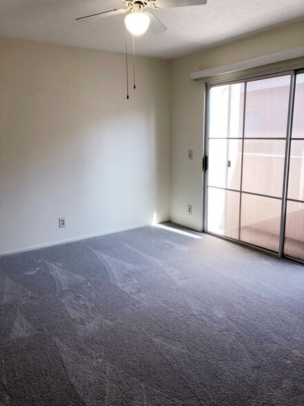 Master bedroom - 7320 Balboa Blvd