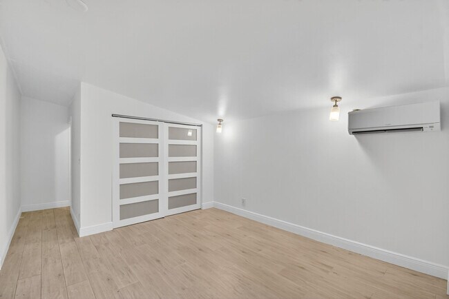 Building Photo - 1606 NE 15th Ave