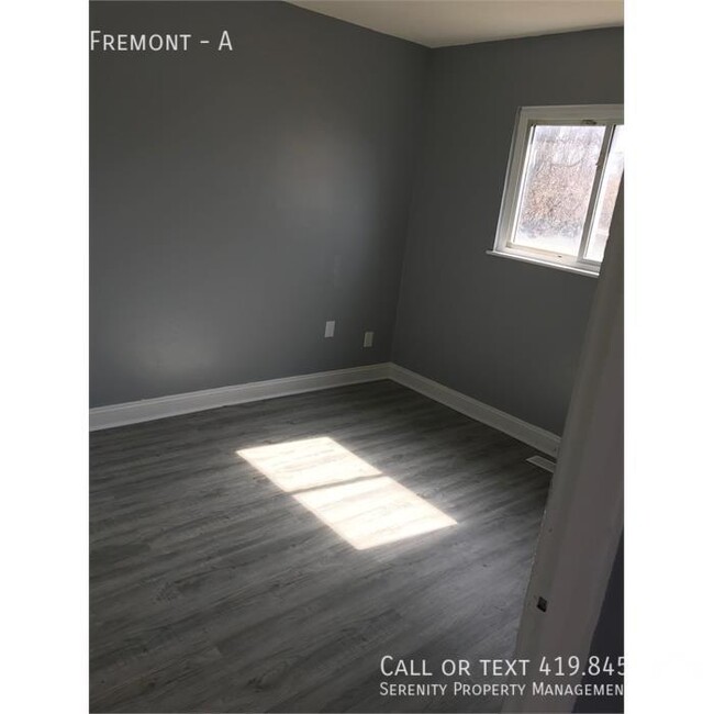 Building Photo - Completely Remodeled Twin-Plex Available Now