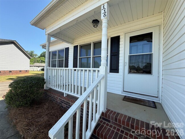 Building Photo - 336 Valley Glen Ct NW