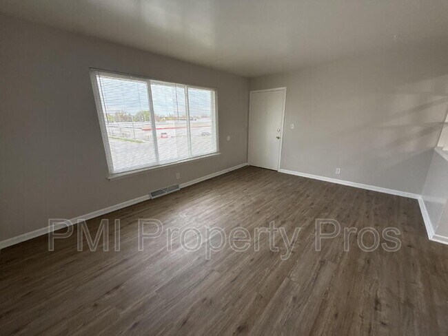 Building Photo - 7701 W Hampton Ave