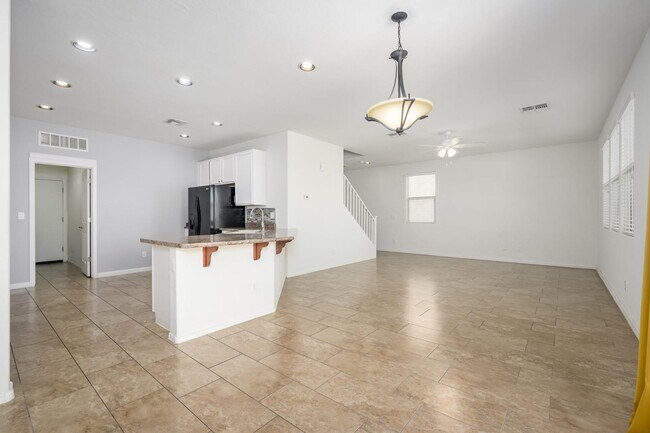 Building Photo - 40262 W Molly Ln