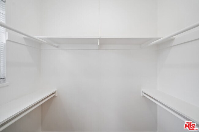 Building Photo - 3646 Carmona Ave