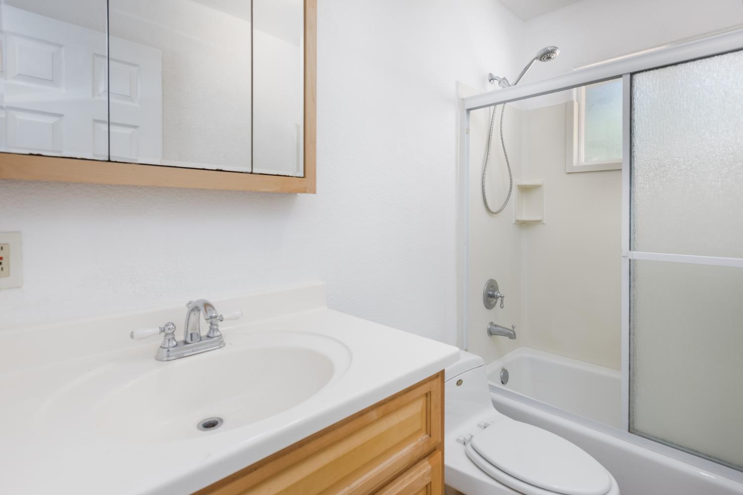 Building Photo - 6885 Kings Row Dr