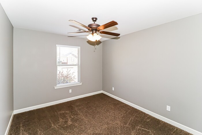 Building Photo - 303 Stone Creek Drive