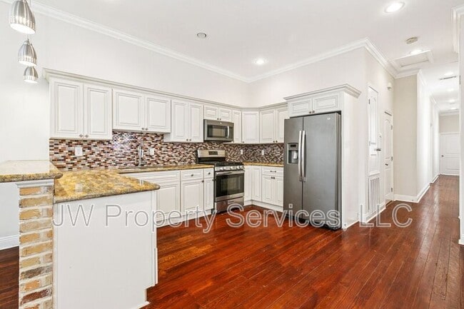 Building Photo - 1236 Alvar St