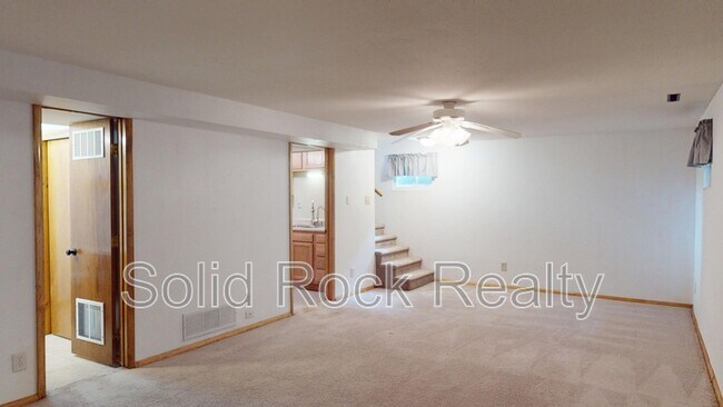 Building Photo - 2527 Mt Vernon St