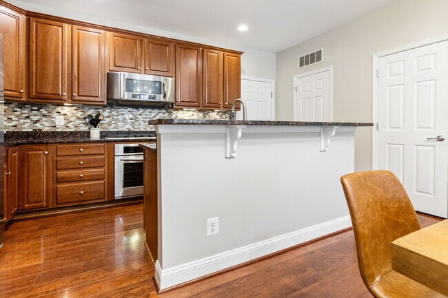 Building Photo - 20657 Sibbald Sq