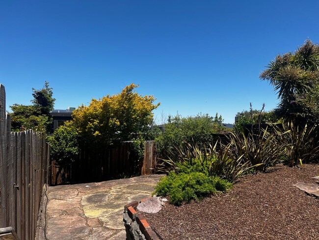 Building Photo - Views for Days Eureka Valley Home.  OPEN HOUSE!!!! THURSDAY, MAY 21 FROM 4:00 PM - 6:30 PM.