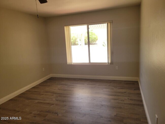 Building Photo - 14210 W Heritage Dr
