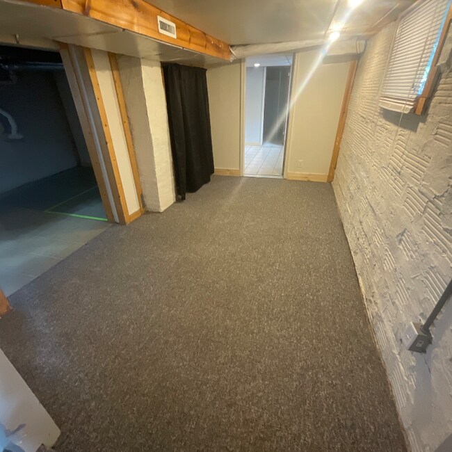 Building Photo - 416 E Hillside Dr