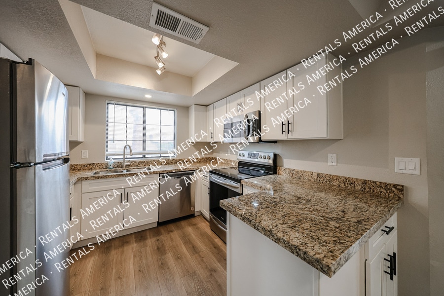 Building Photo - 700 E Mesquite Cir