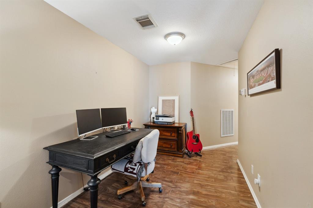 Building Photo - 7606 N Linpar Ct