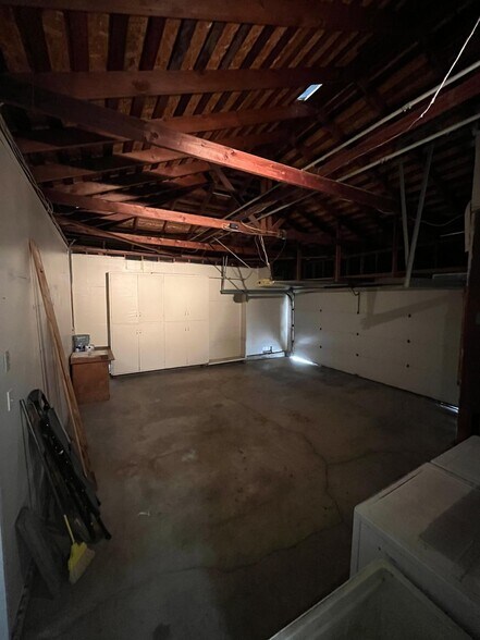 Building Photo - 5495 Taft Dr