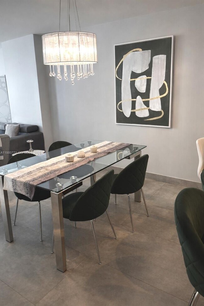 Building Photo - 1717 N Bayshore Dr