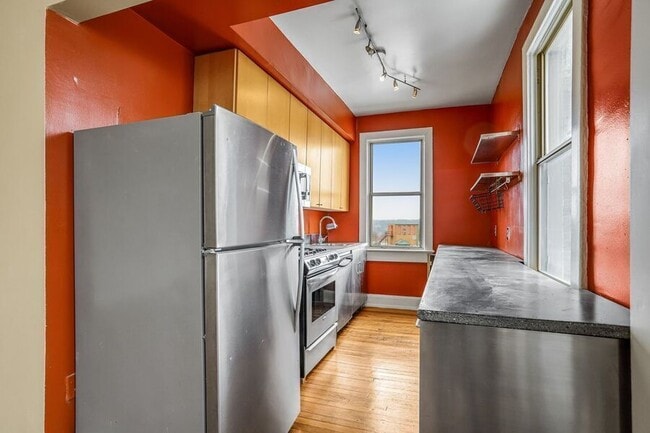 Building Photo - 1725 Lanier Pl NW