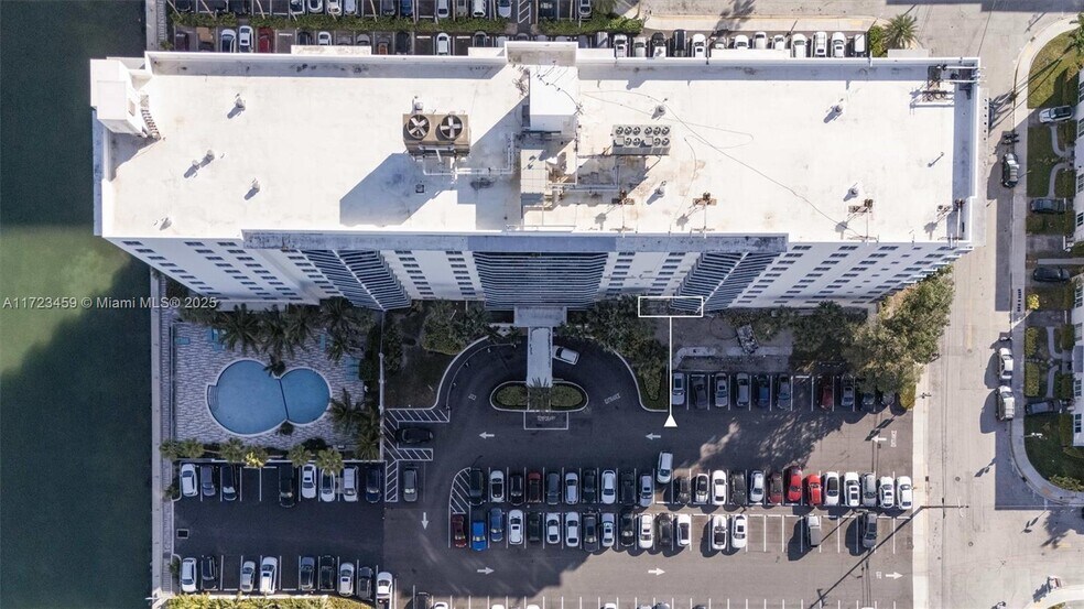 Building Photo - 7501 E Treasure Dr