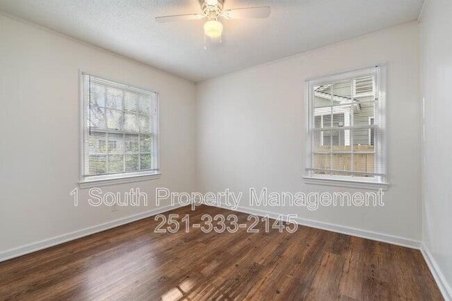 Building Photo - 212 Pinehill Dr