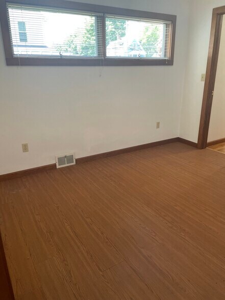 First floor bedroom/office - 9 Miles St