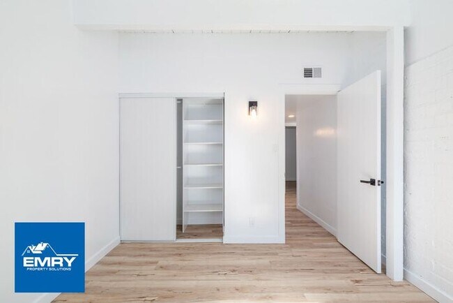Building Photo - GREAT LOCATION 4 BEDROOM 2 BATH HOME IN WH...