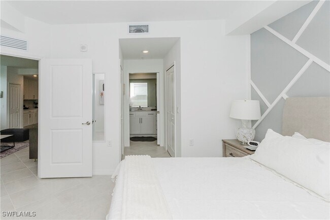 Building Photo - 15285 Grn Acrs Ave