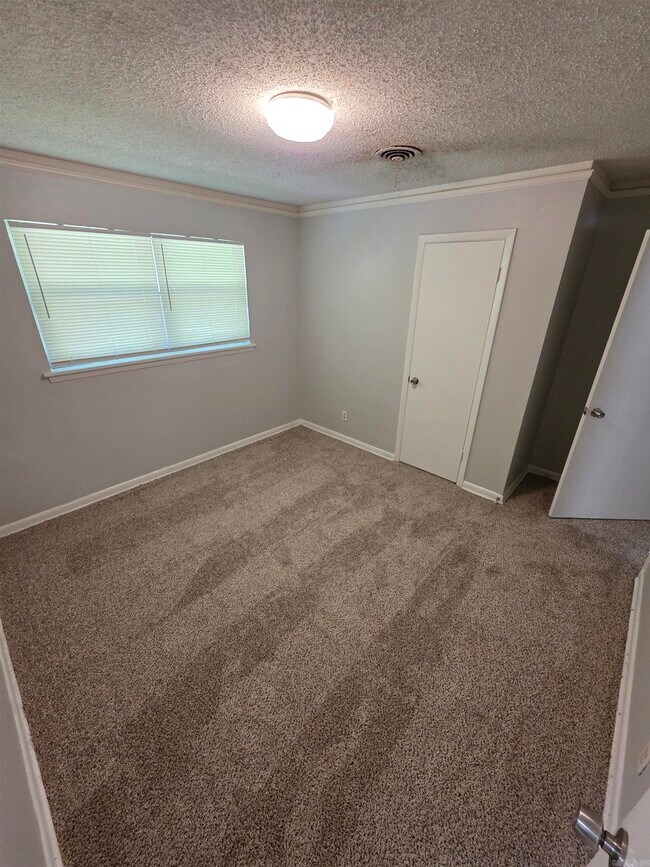Building Photo - 3805 Mellene Dr